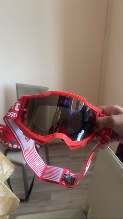 Каска 30€ Размер L и очила 40€