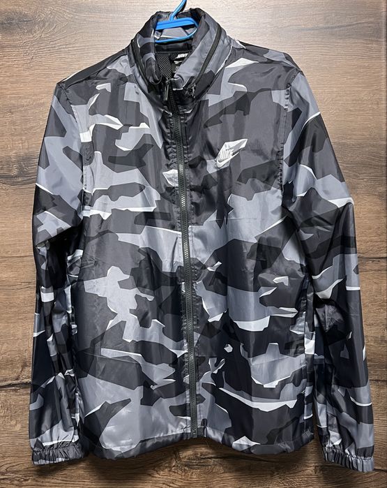 Nike сива камуфлажна ветровка