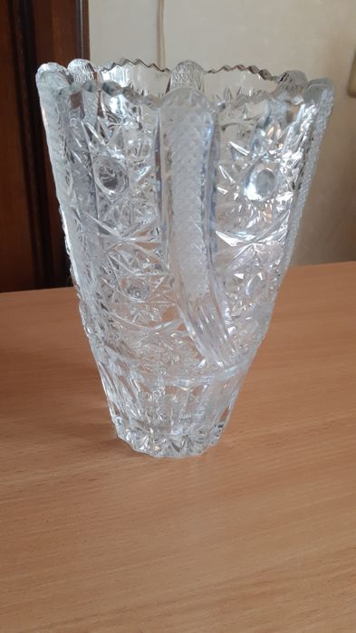 Продам  цветочную  вазу