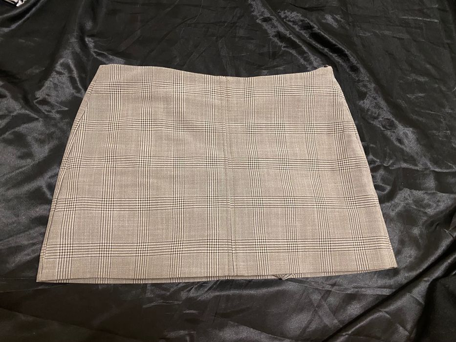 Пола на Bershka с панталонки