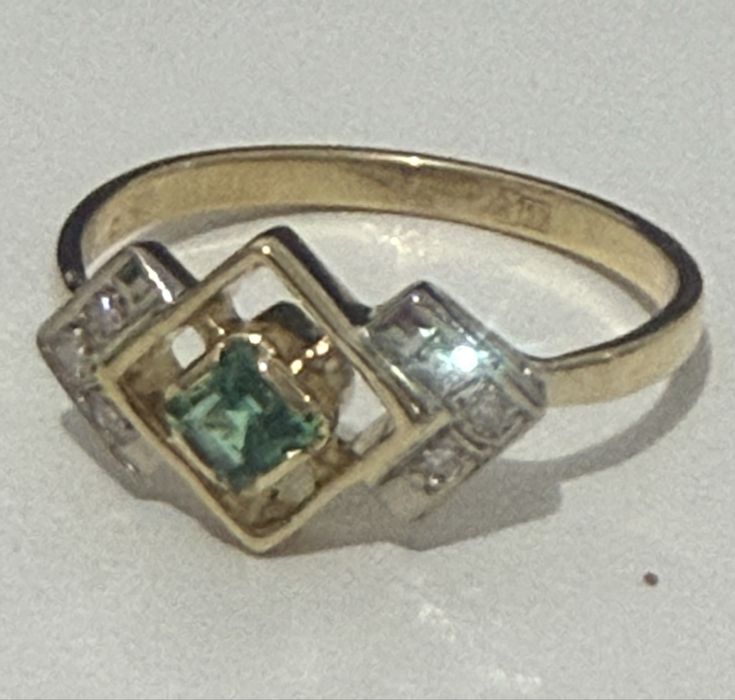 СРОЧНО ! Золотое кольцо СССР с бриллиантами и изумруд