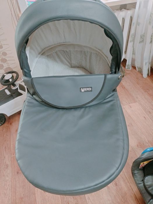 Продам детскую коляску Verdi 3 в 1