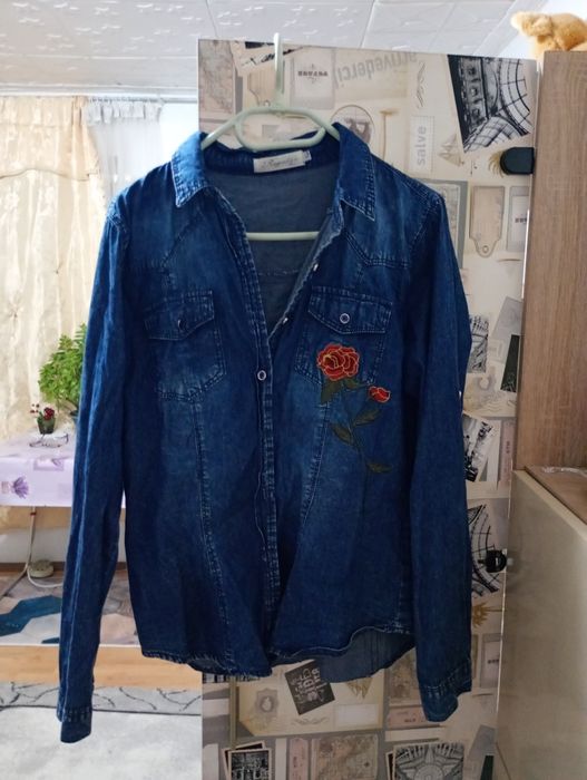 Cămașă de blugi cu imprimeu floral