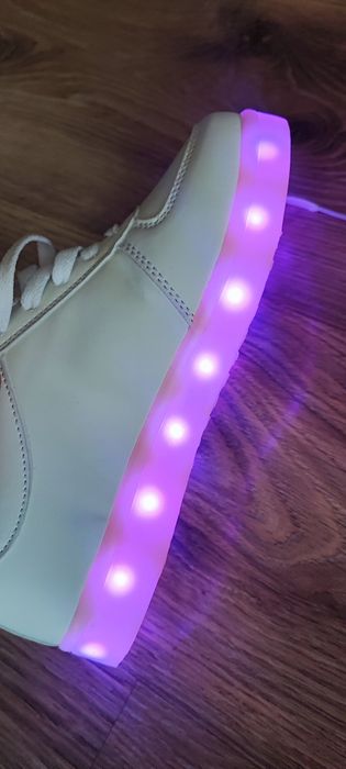 Детски светещи зареждащи се маратонки  36 номер