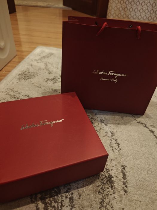 Коробка от Salvatore Ferragamo