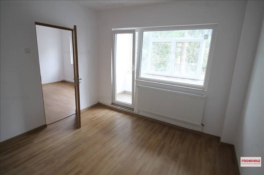Proprietar ofer spre închiriere apartament 2 camere semi-decomandat
