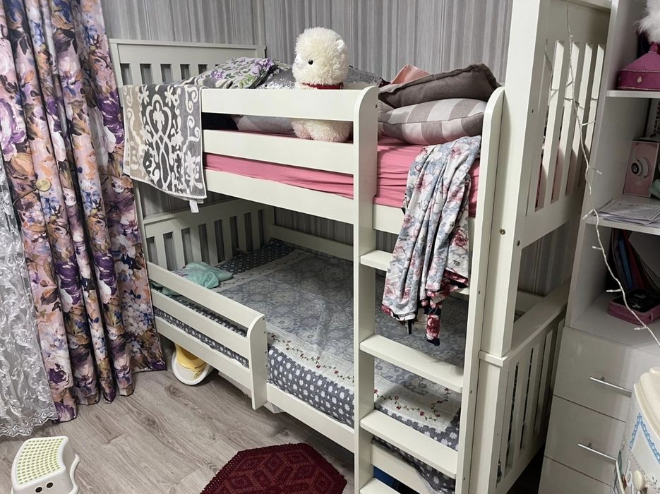 Кровать детская с матрасами