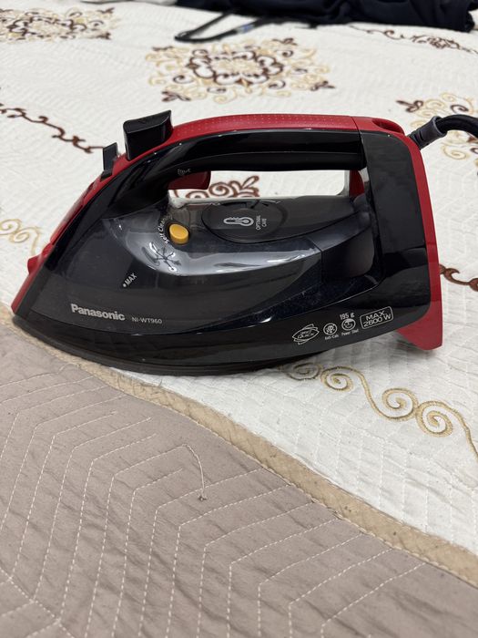 Продаетс утюг Panasonic почти новый