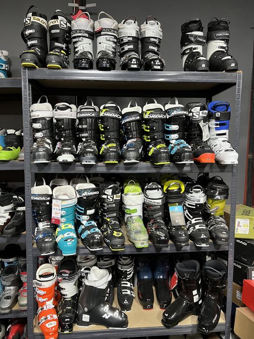 Echipamente de schi si snowboard ski clapari boots casti