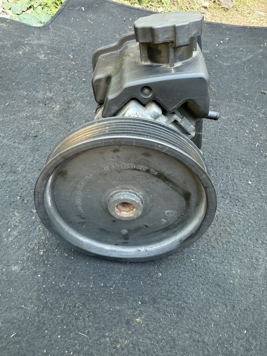 Хидравлична помпа - Mercedes C(w204)