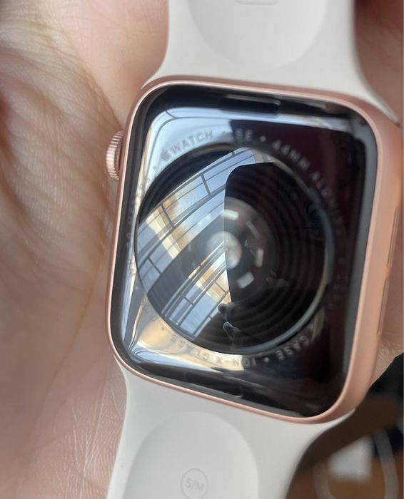 Apple Watch SE 44мм.