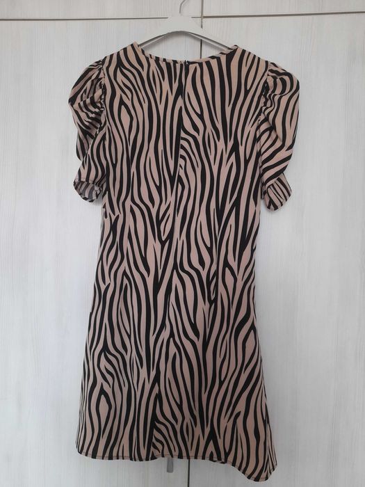 Дамска рокля черно и бежаво