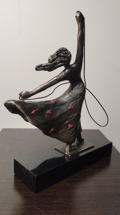 Художествена метална статуетка „Танцуваща жена“