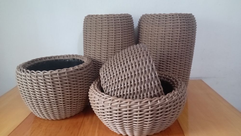 Кашпо из искуственного ротанга