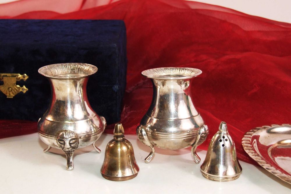 Set 2 solnite pentru sare si piper + tavita, caseta lemn, Made in India, SUPERB