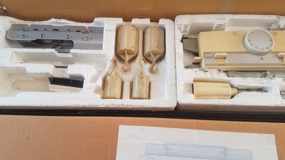 Продам вязальную машинку