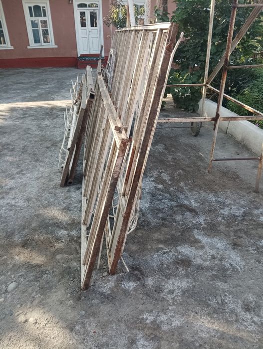 Rassiyski Temir panjara(tayyor rom) sotiladi , sifati a'lo narxi kelis