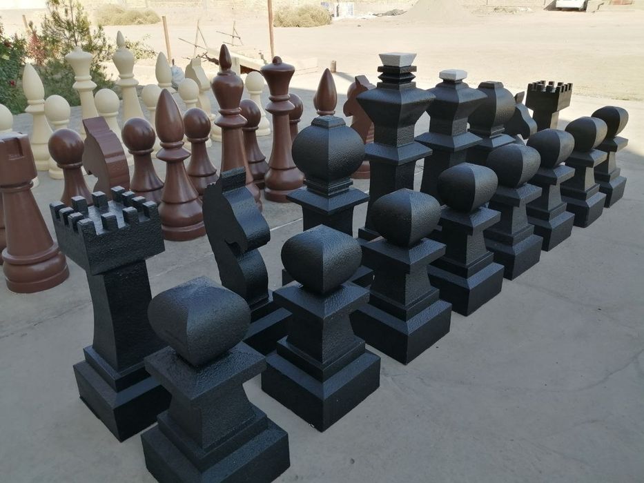 Шахматные фигуры больше