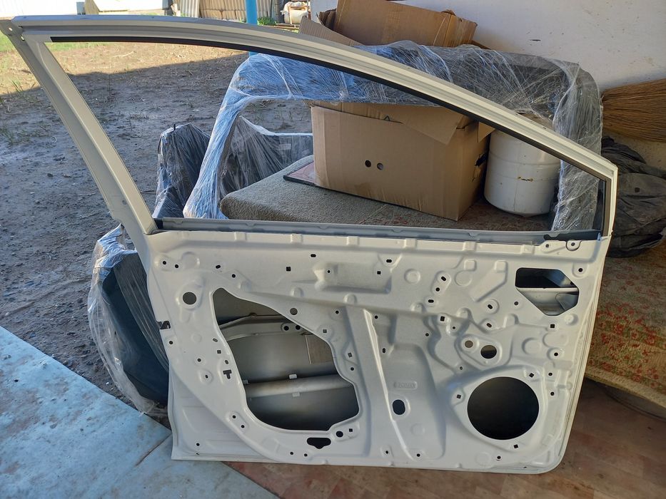 Передняя левая дверь от Corolla 2023.