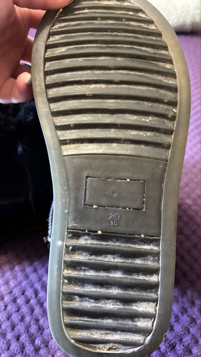 Отдам обувь за шоколадку