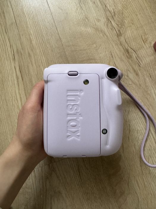 Продам Instax mini 11