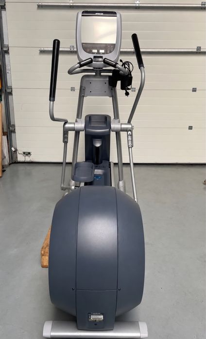 Bicicleta eliptică profesională PRECOR EFX 885 cu consolă P80 touchscreen,internet Crosstrainer