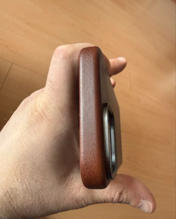Carcasa piele Nomad iphone 16 PRO MAX