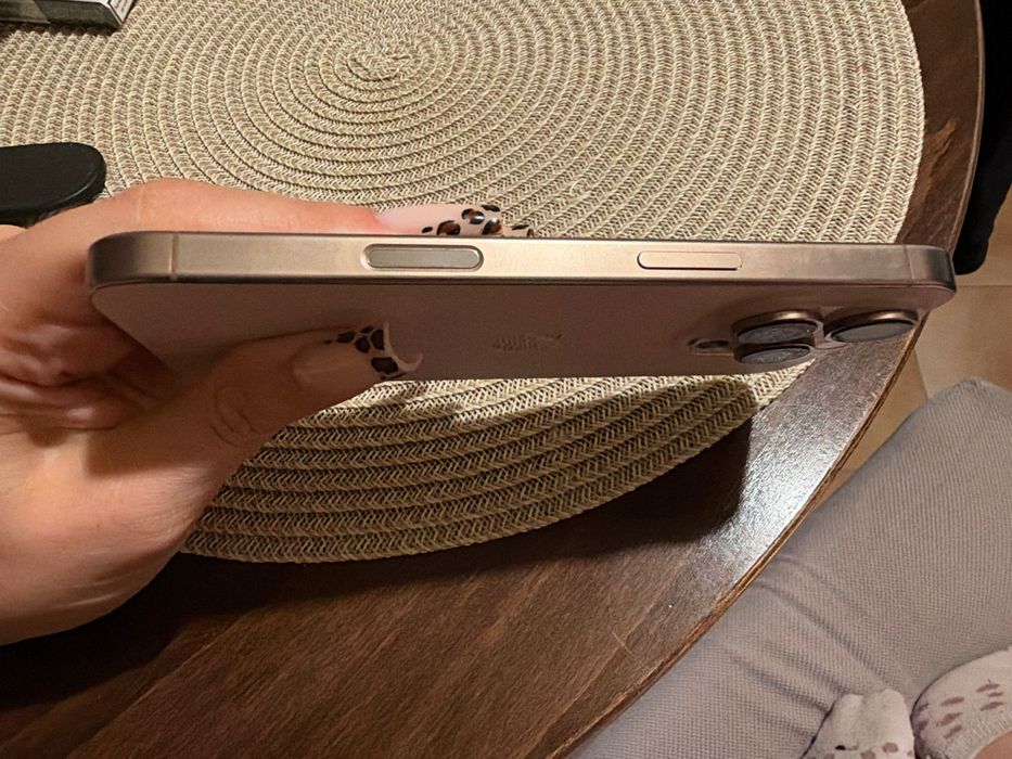 iPhone 16 pro 128 GB Dessert Titanium