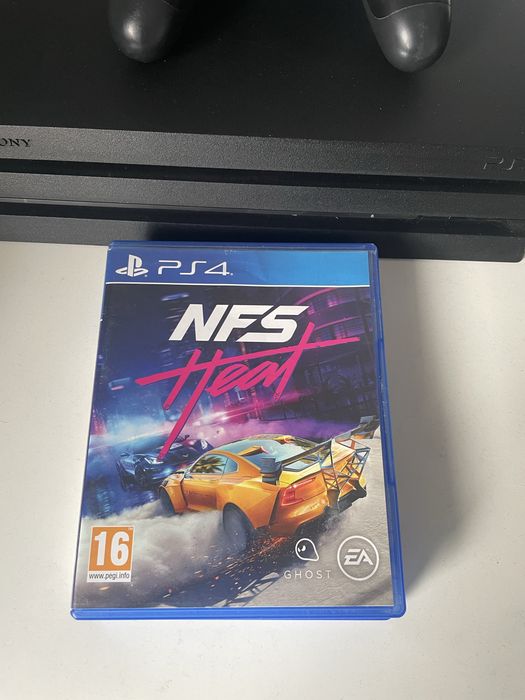 PS4 Pro 1TB + 2 cotrollere si 2 jocuri