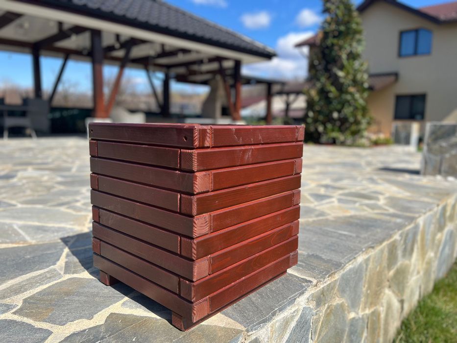 Ghiveci si jardiniera din lemn