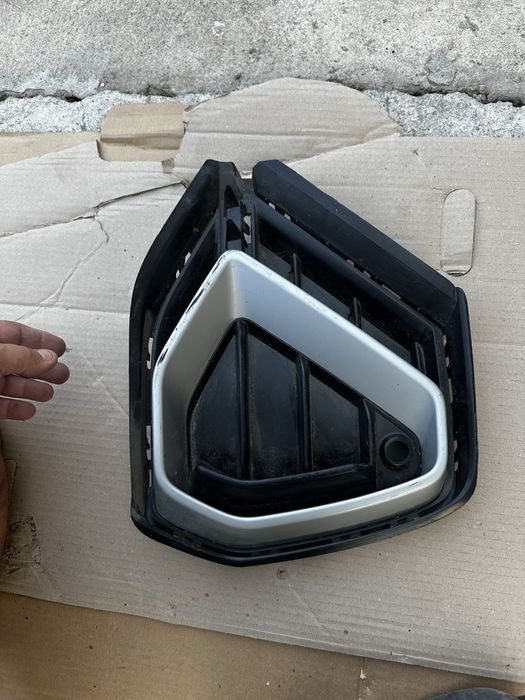 Grilă stânga bară față audi Q3.(83A).S linne.cod:83A807681.D.