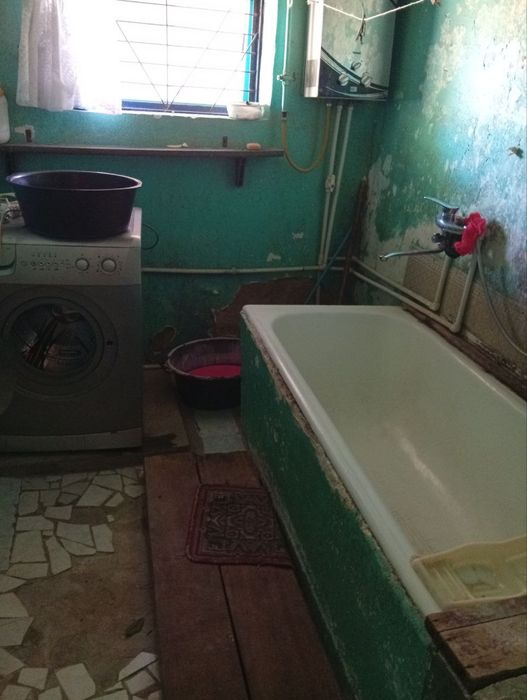 Жалаерда ховли сотилади.