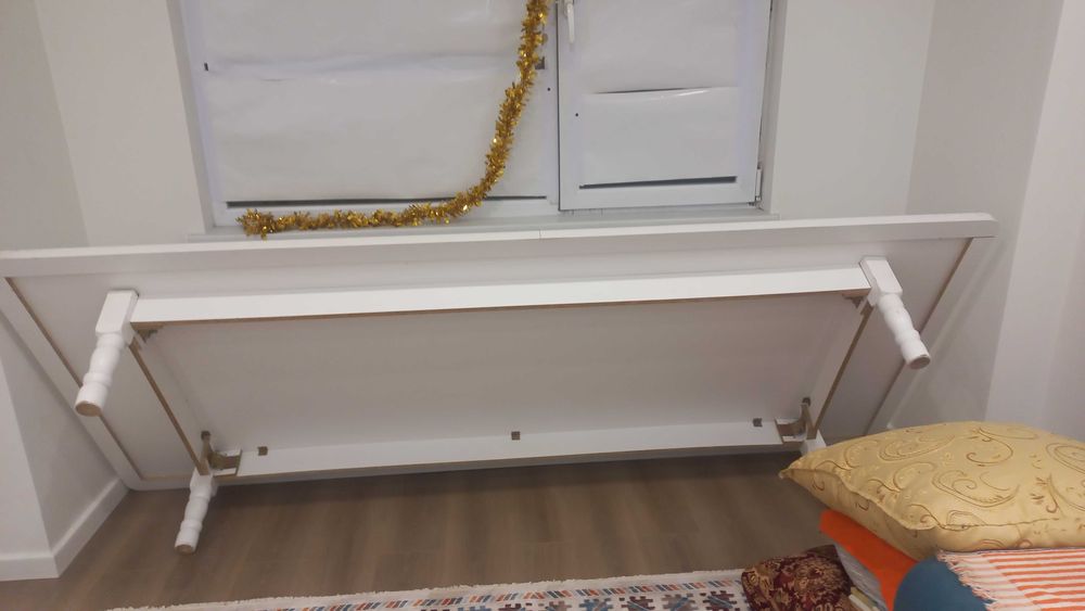 Стол для гостей или для кухни