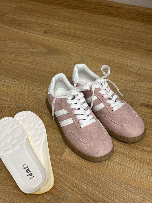 кроссовки розовые,новые