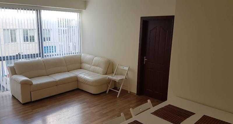 Тристаен апартамент със самостоятелна кухня