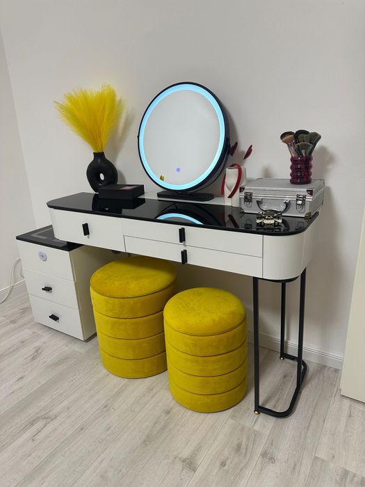 Măsuță pentru machiaj