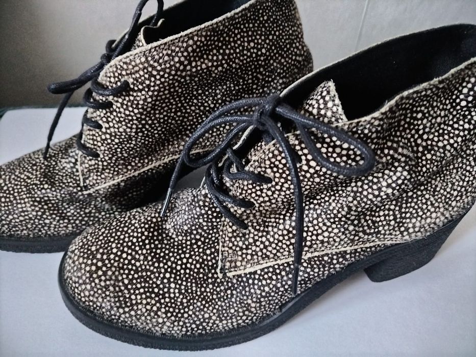 Продам женские ботинки!