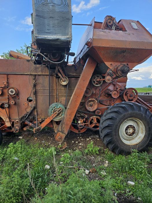 Два комбаина Нива СК5