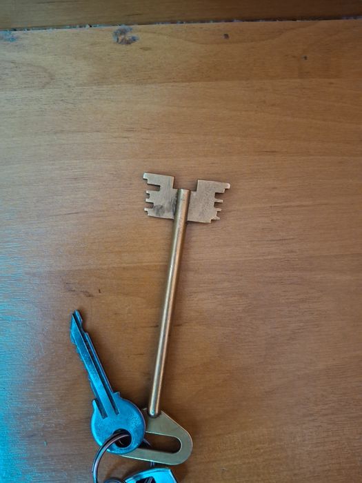 Продам железную дверь