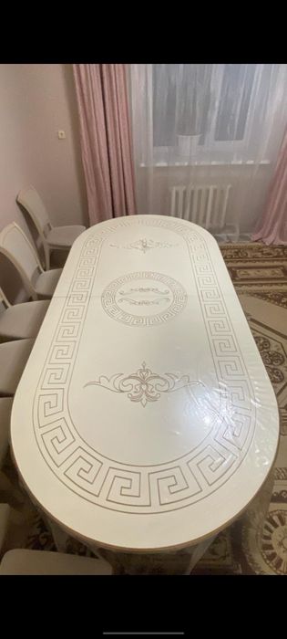 Продам стол.  "Версаче"