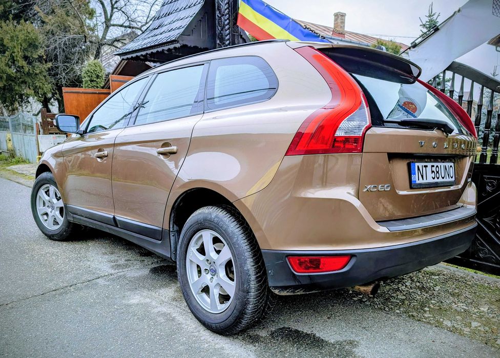 Volvo XC60 2.4 D Tractiune fata An Fabricatie 2010 Culoare Deosebita