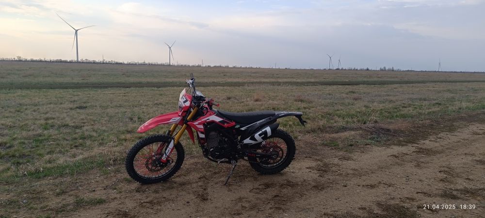 Продам  мотоцикл ULAR F7