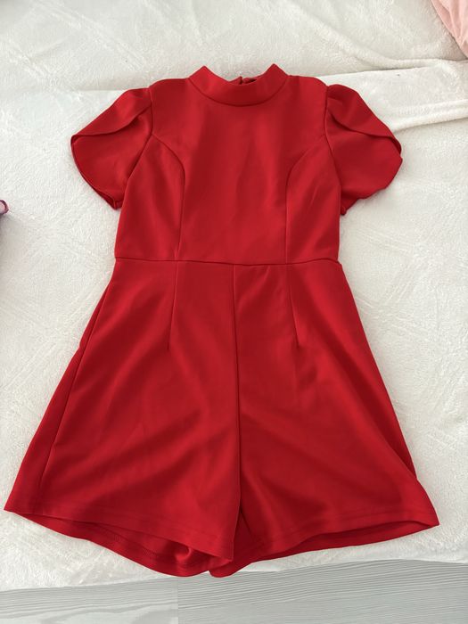 Червена рокля с къс ръкав и панделка