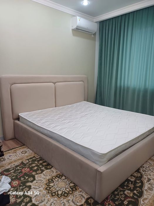 Кровать двуспальная вместе с матрасом