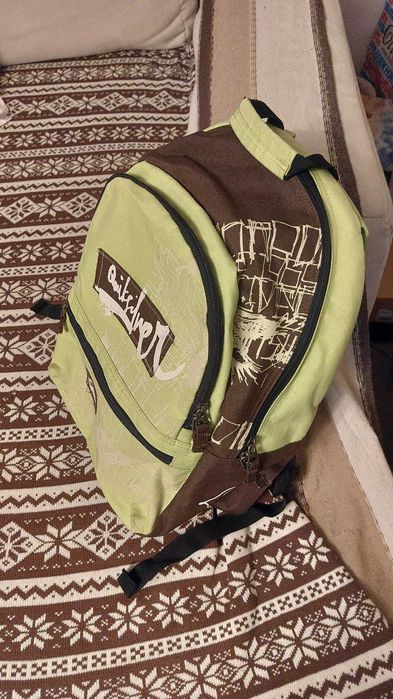 Раница за туризъм и ученическа