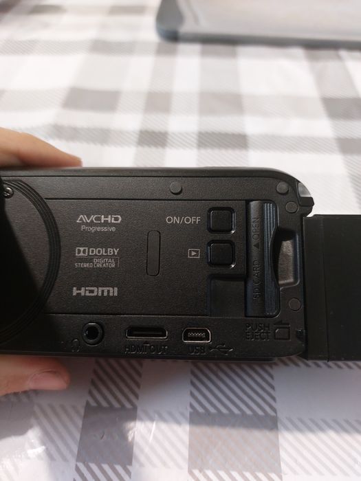 Vând camera video Canon LEGRIA HF R56-Zoom 57x Paulis • OLX.ro