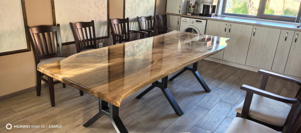 Изработка на сувенири, предмети, маси и др, от масив и епоксидна смола