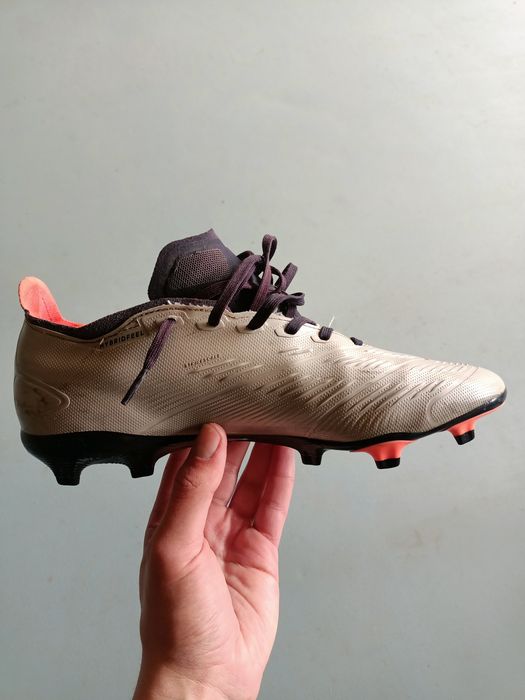 Vând ghete de fotbal predator