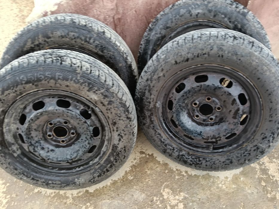 Vând roții Skoda Fabia an 2010