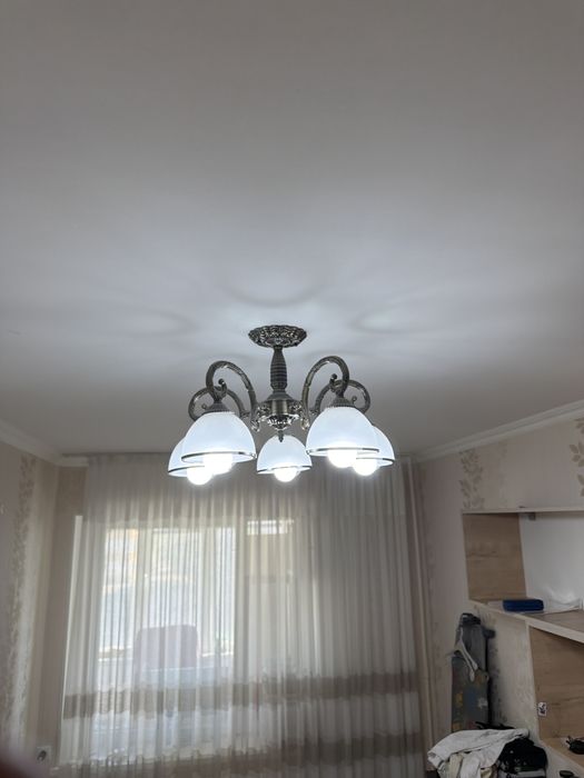 Люстра в отличном состоянии